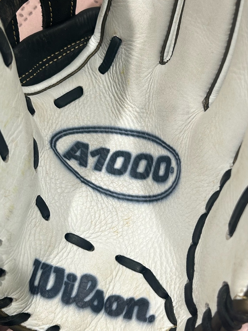 Wilson a1000 fastpitch softball glove - Picture 6 of 9